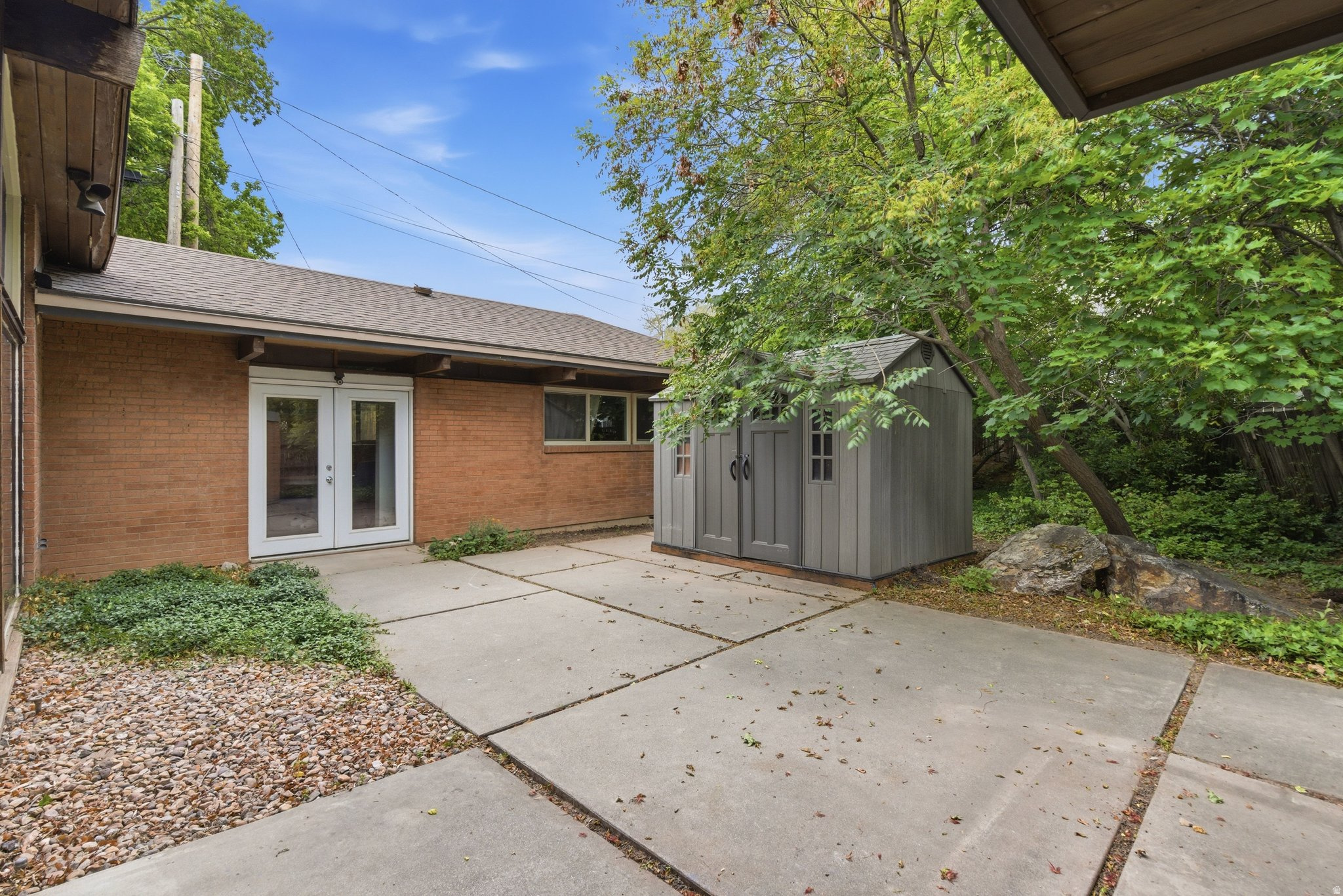 CEDAR CIRCLE - Residential