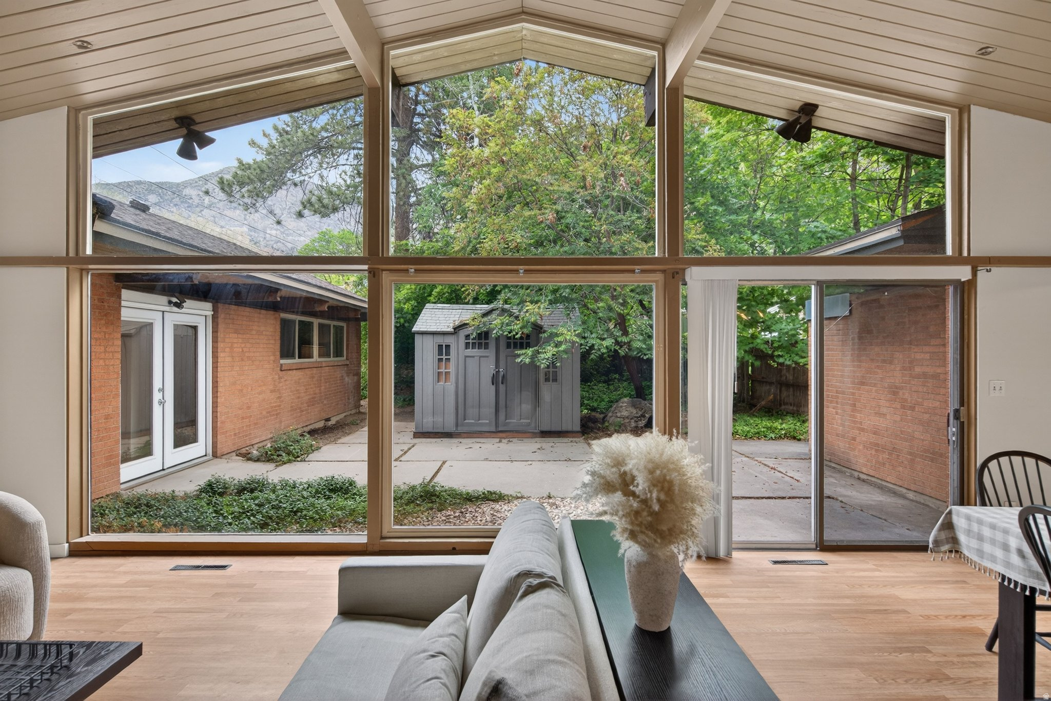 CEDAR CIRCLE - Residential