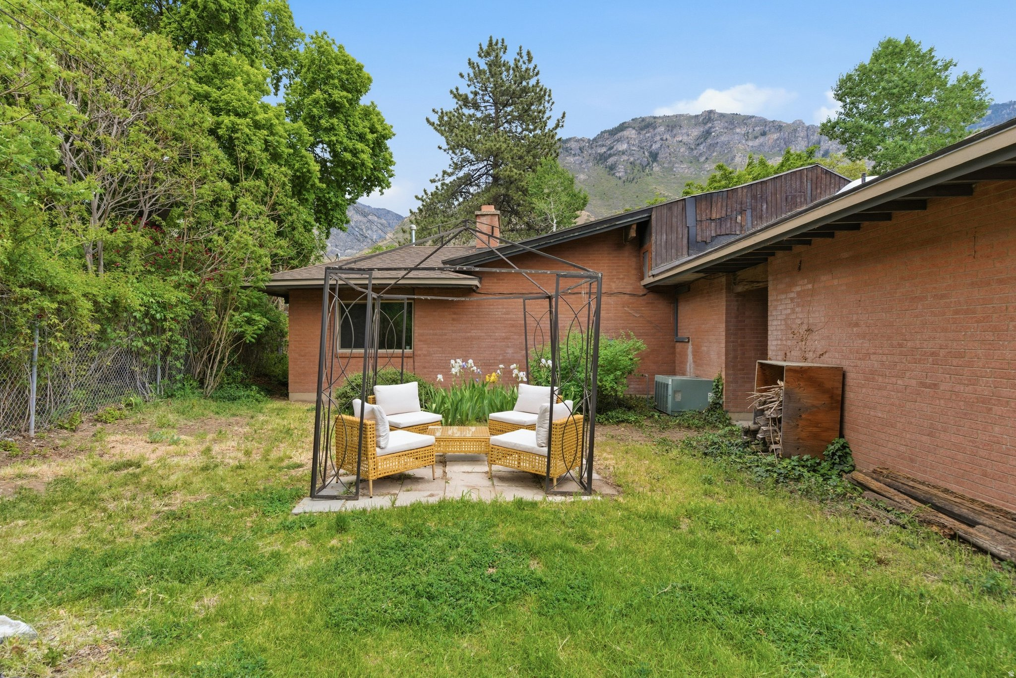 CEDAR CIRCLE - Residential