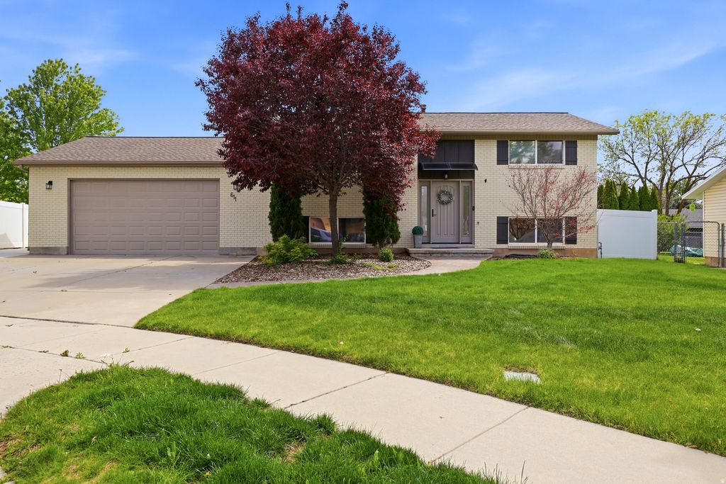 Photo of 611 W 1635 N, Clinton, UT 84015 (MLS # 2155551)