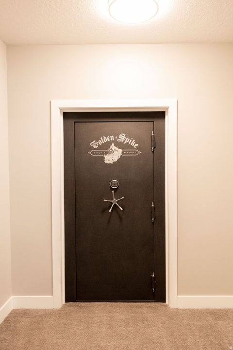 Tiny photo for 122 E 1050 N, Kaysville, UT 84037 (MLS # 2181825)