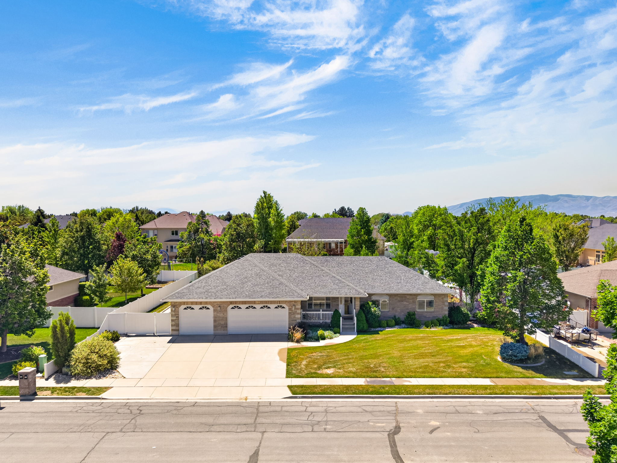 BROOKSFIELD ESTATES - Residential