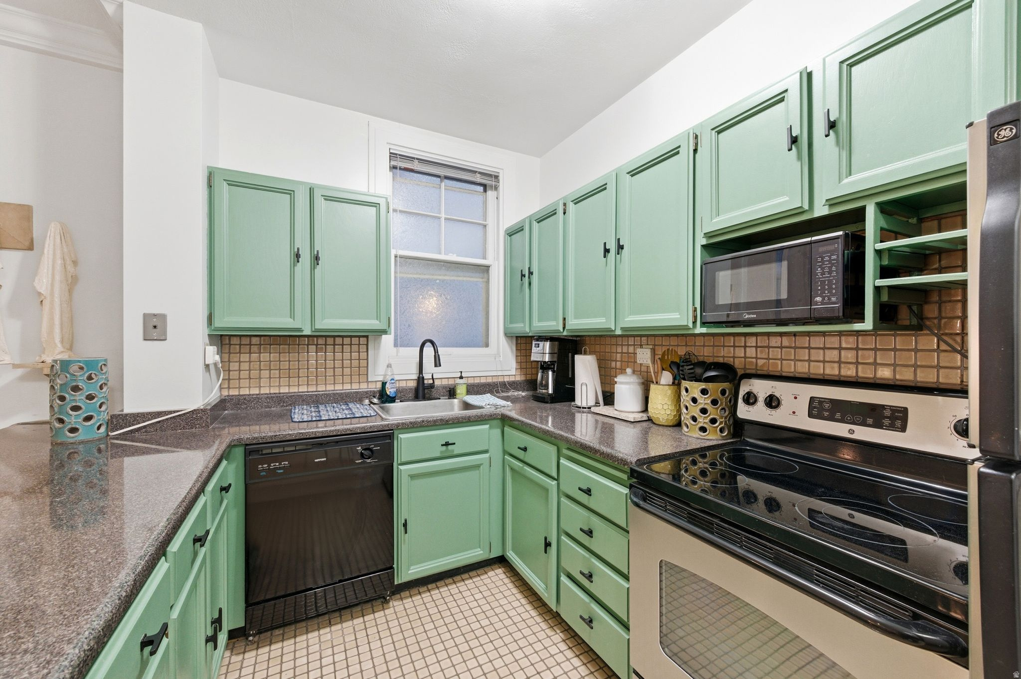 BELVEDERE CONDM - Residential