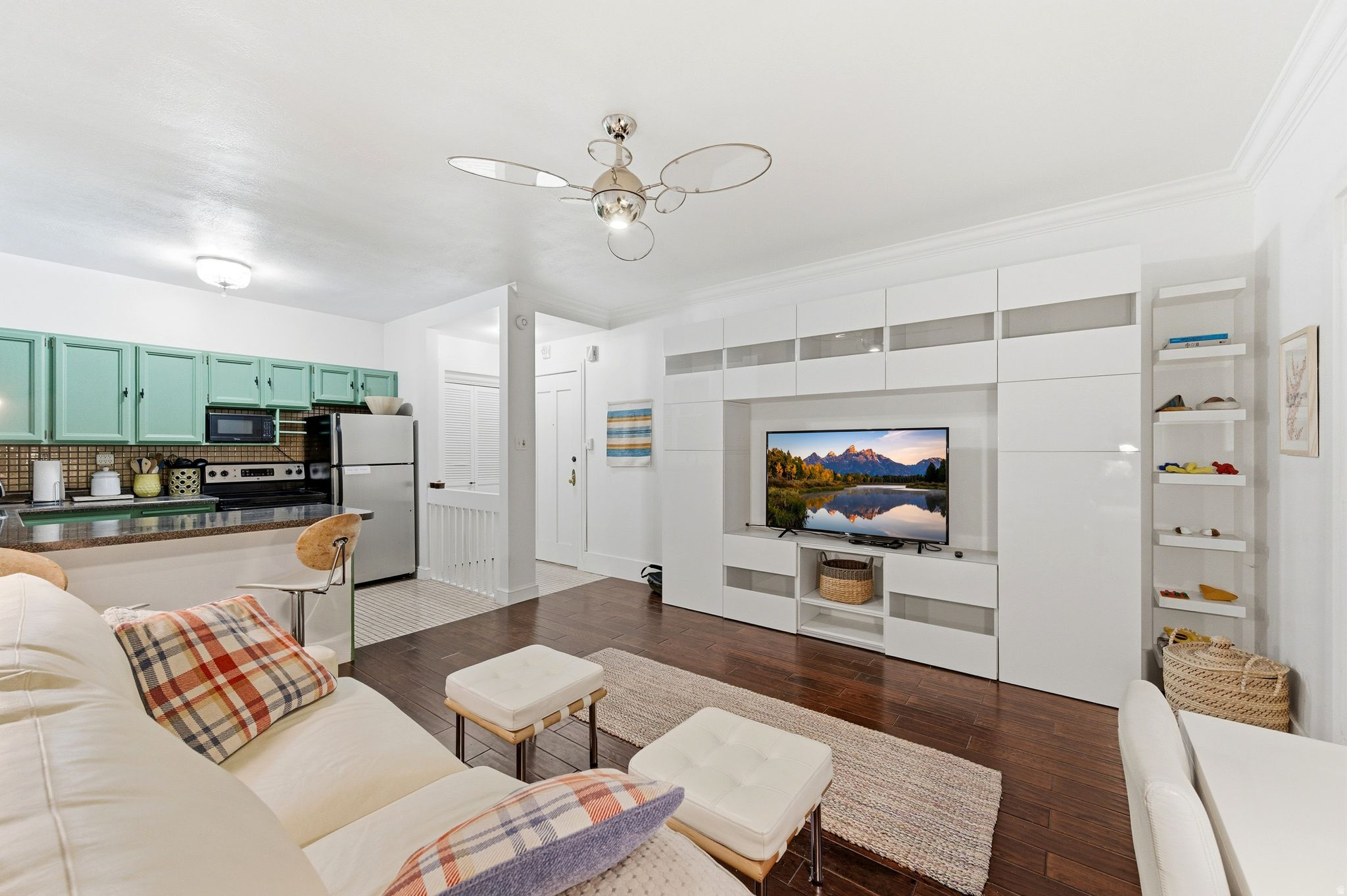 BELVEDERE CONDM - Residential