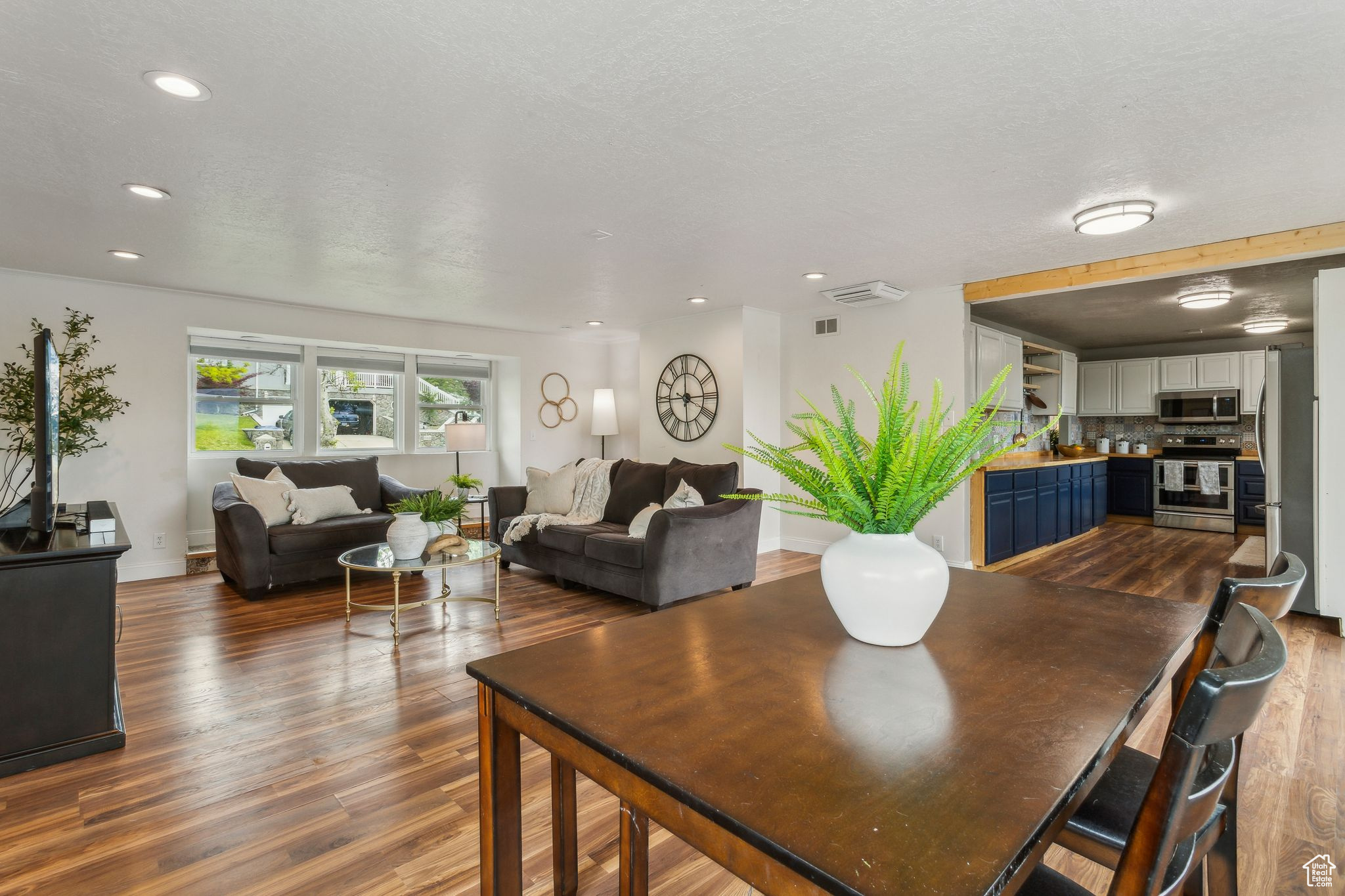 Sandy, Utah 84094, United States, 5 Bedrooms Bedrooms, ,3 BathroomsBathrooms,Residential,Pending,133357