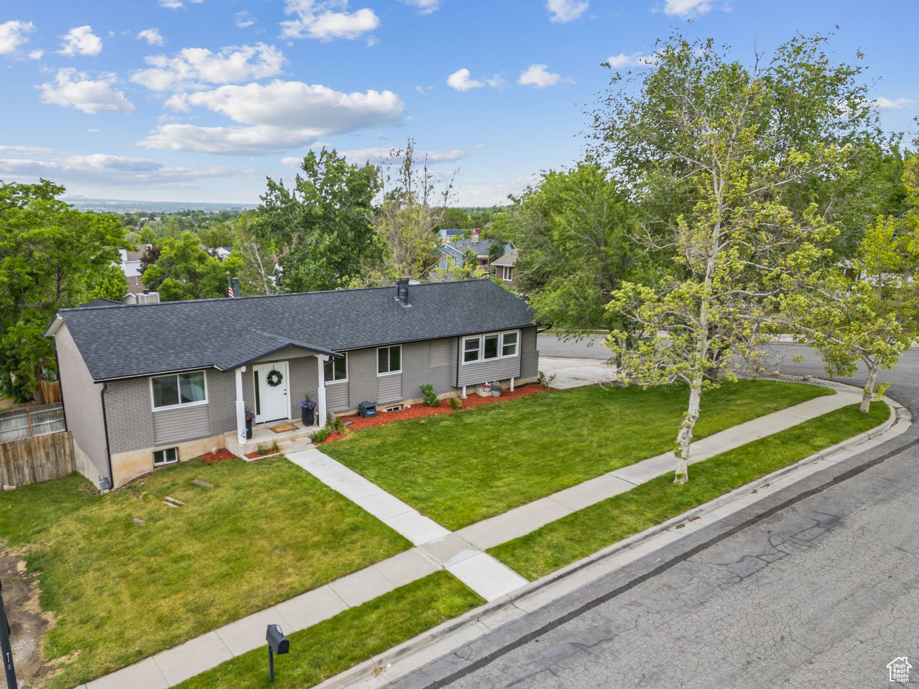 Sandy, Utah 84094, United States, 5 Bedrooms Bedrooms, ,3 BathroomsBathrooms,Residential,Pending,133357