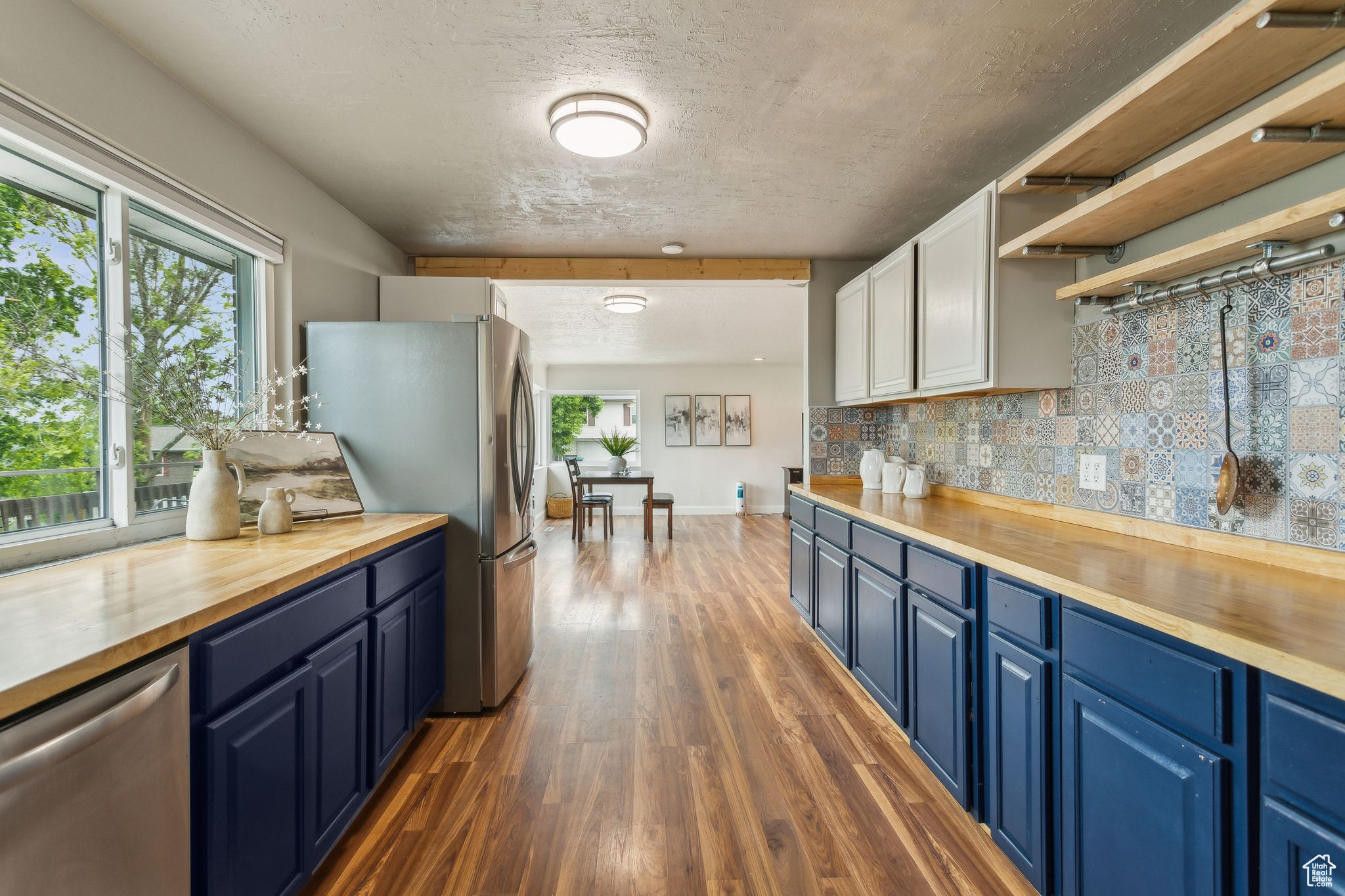 Sandy, Utah 84094, United States, 5 Bedrooms Bedrooms, ,3 BathroomsBathrooms,Residential,Pending,133357