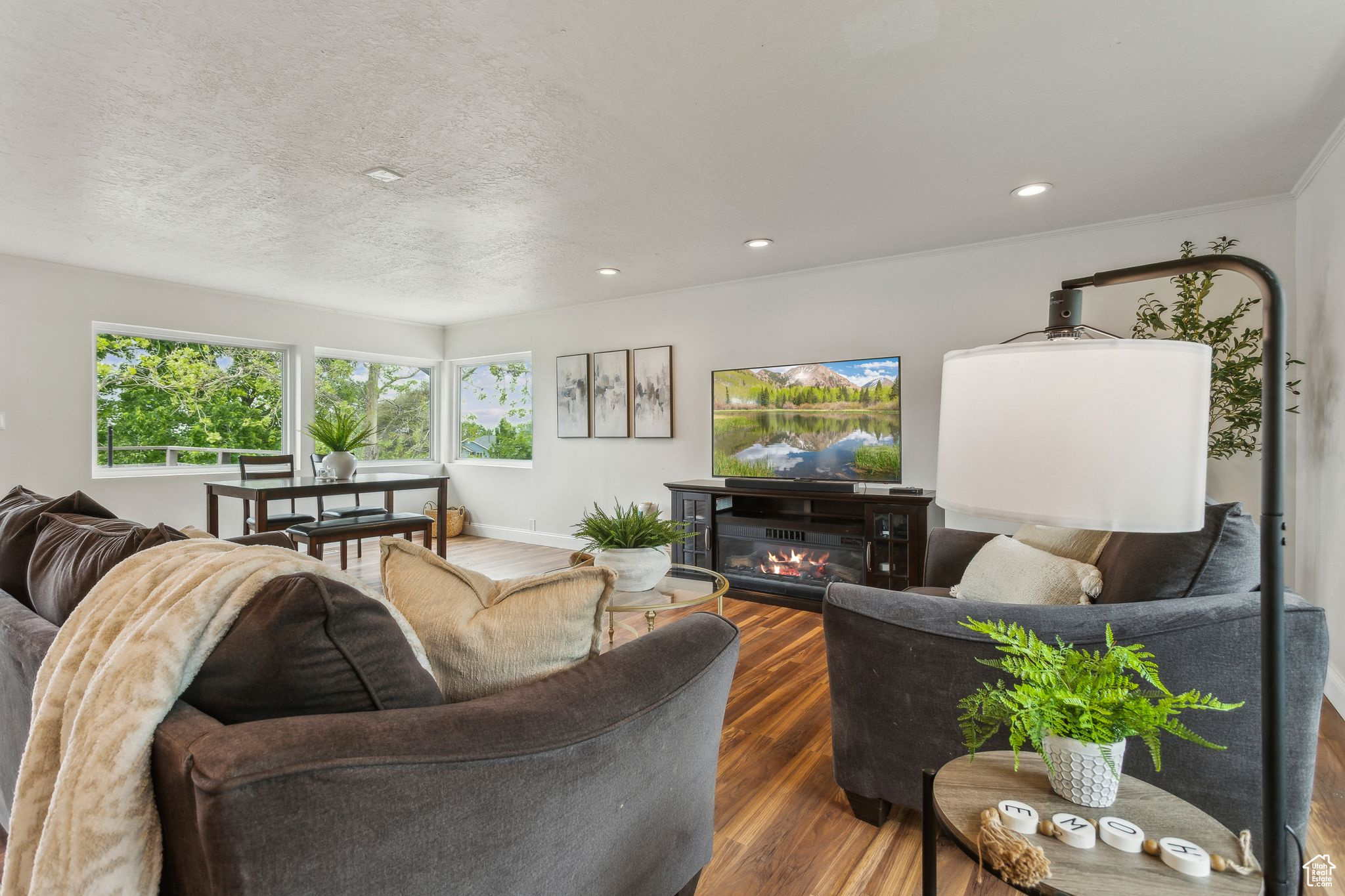 Sandy, Utah 84094, United States, 5 Bedrooms Bedrooms, ,3 BathroomsBathrooms,Residential,Pending,133357