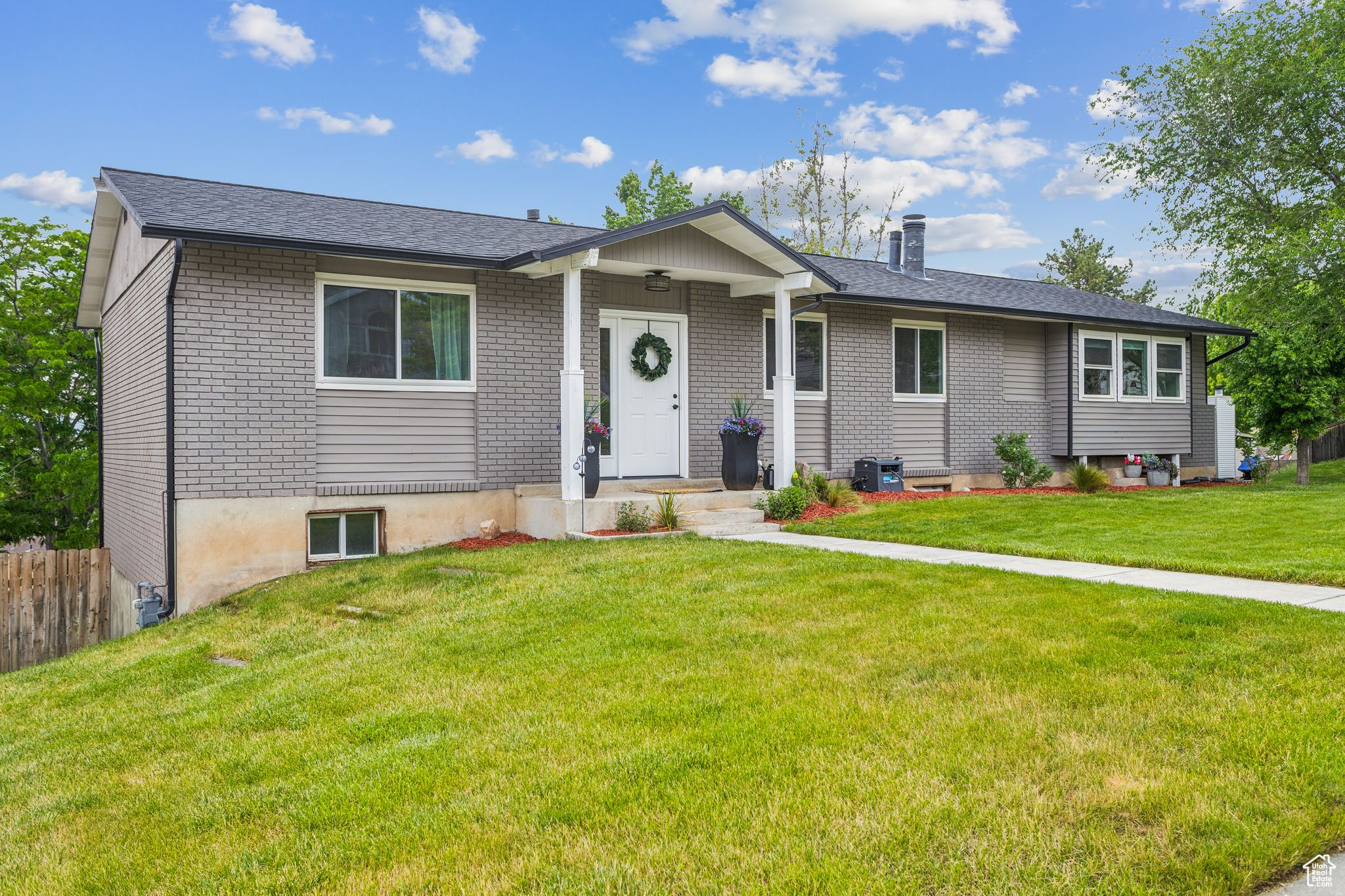 Sandy, Utah 84094, United States, 5 Bedrooms Bedrooms, ,3 BathroomsBathrooms,Residential,Pending,133357