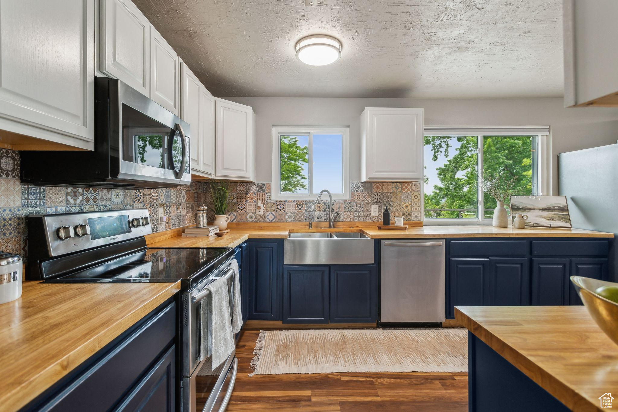 Sandy, Utah 84094, United States, 5 Bedrooms Bedrooms, ,3 BathroomsBathrooms,Residential,Pending,133357