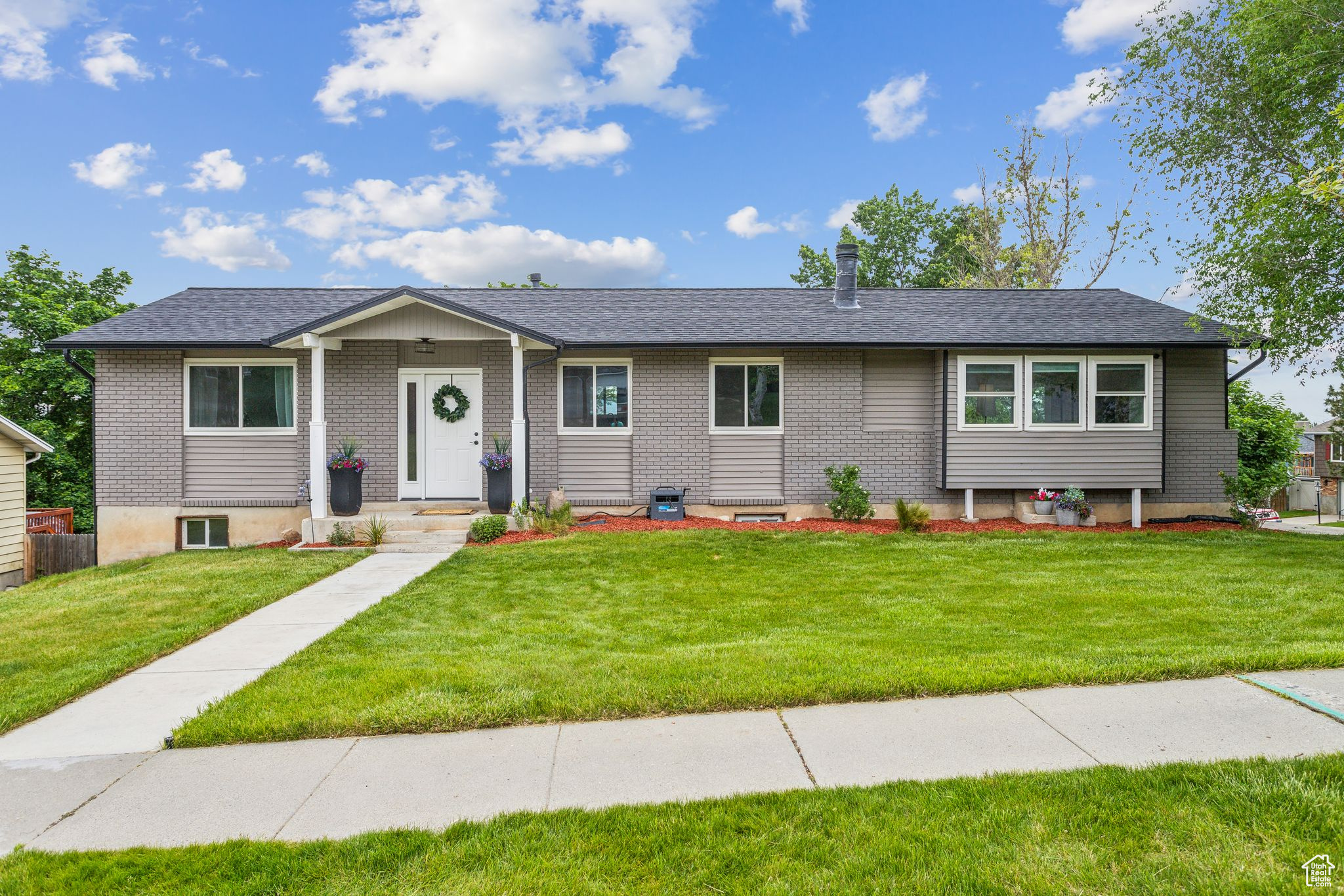 Sandy, Utah 84094, United States, 5 Bedrooms Bedrooms, ,3 BathroomsBathrooms,Residential,Pending,133357