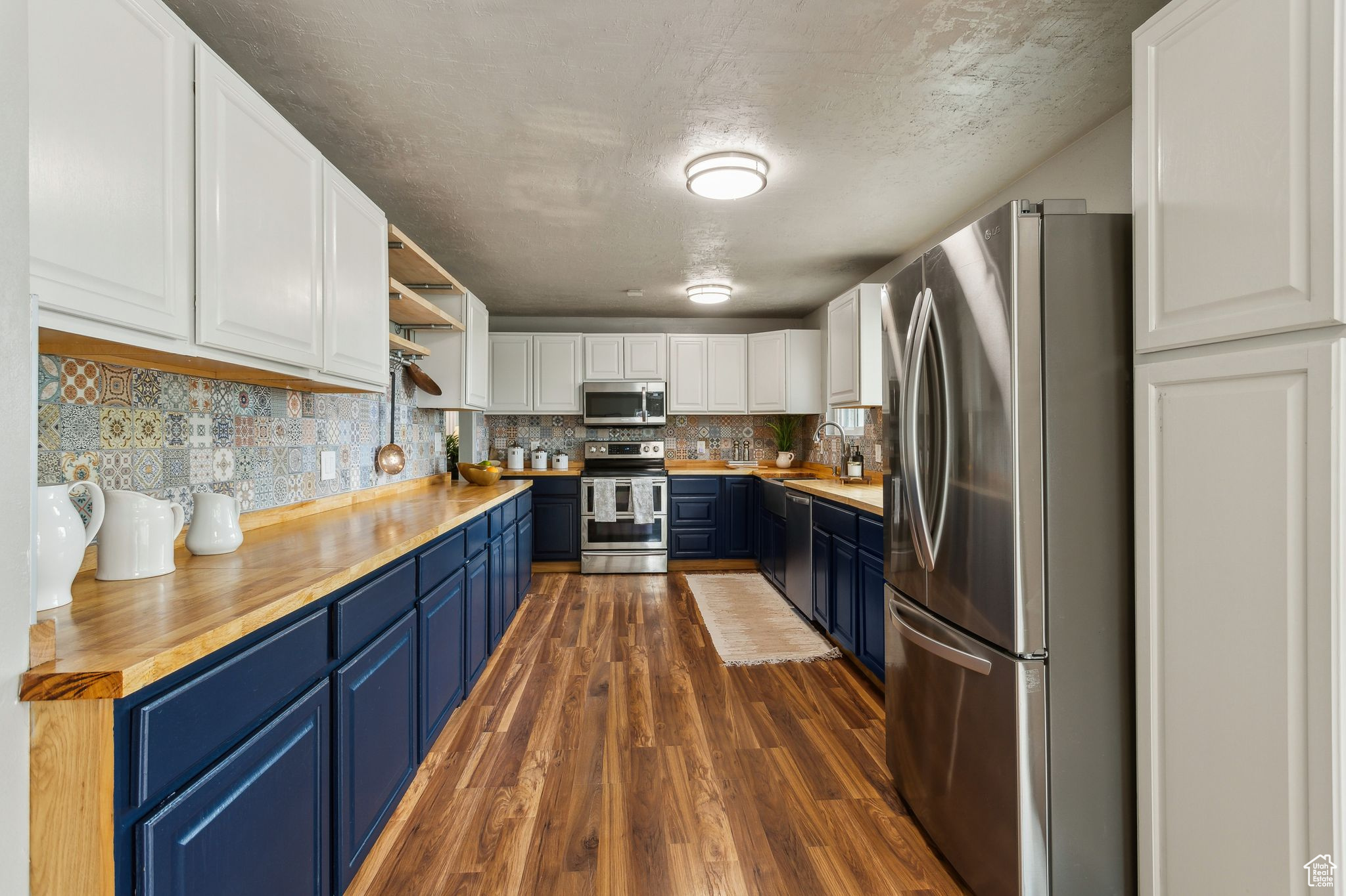 Sandy, Utah 84094, United States, 5 Bedrooms Bedrooms, ,3 BathroomsBathrooms,Residential,Pending,133357