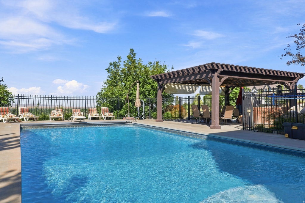 Photo of 1385 N COMPTON RD, Farmington, UT 84025 (MLS # 2185038)