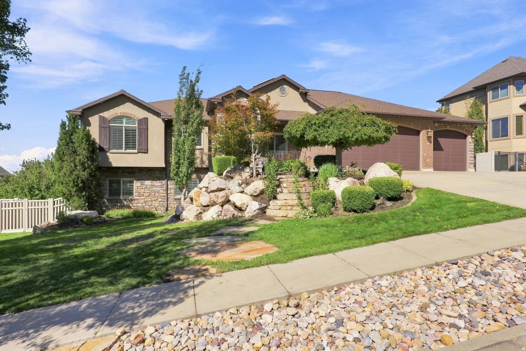 Photo of 1385 N COMPTON RD, Farmington, UT 84025 (MLS # 2185038)