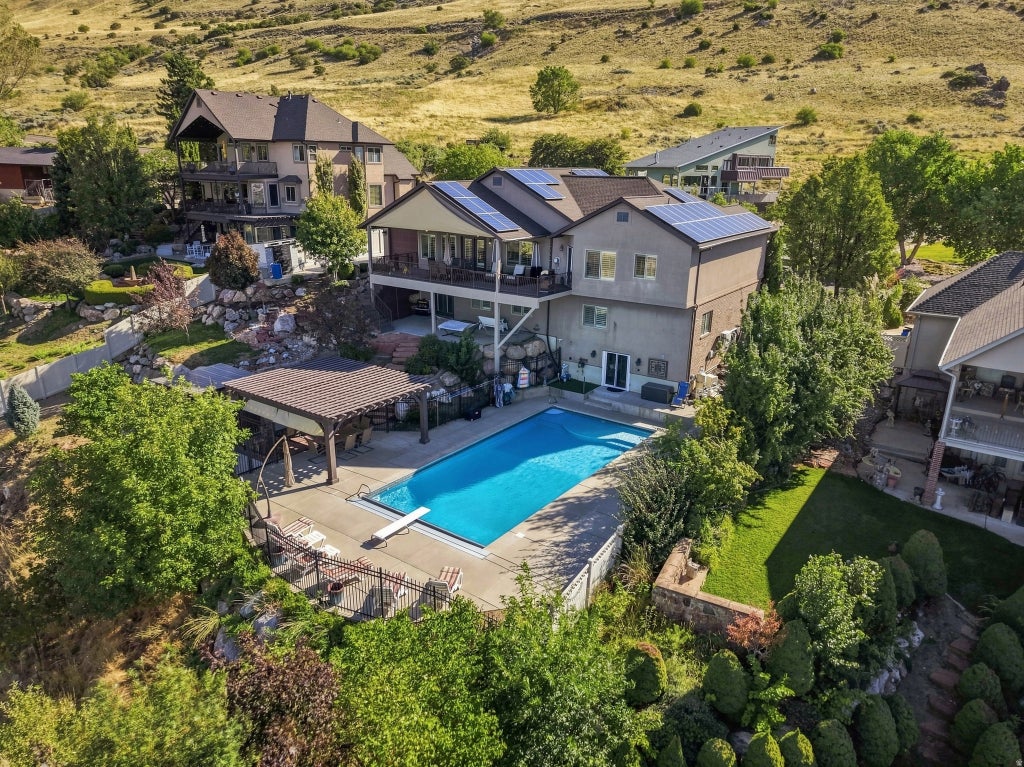 Photo of 1385 N COMPTON RD, Farmington, UT 84025 (MLS # 2185038)