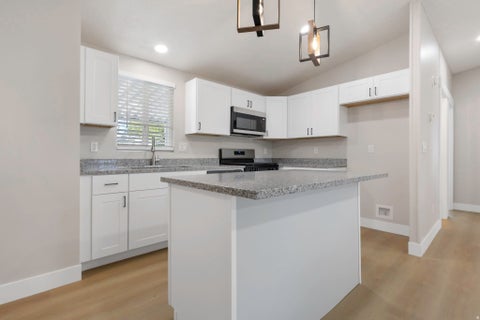 Mobile Home For Sale - 96 Barrington Way<br/> Layton, UT 84041