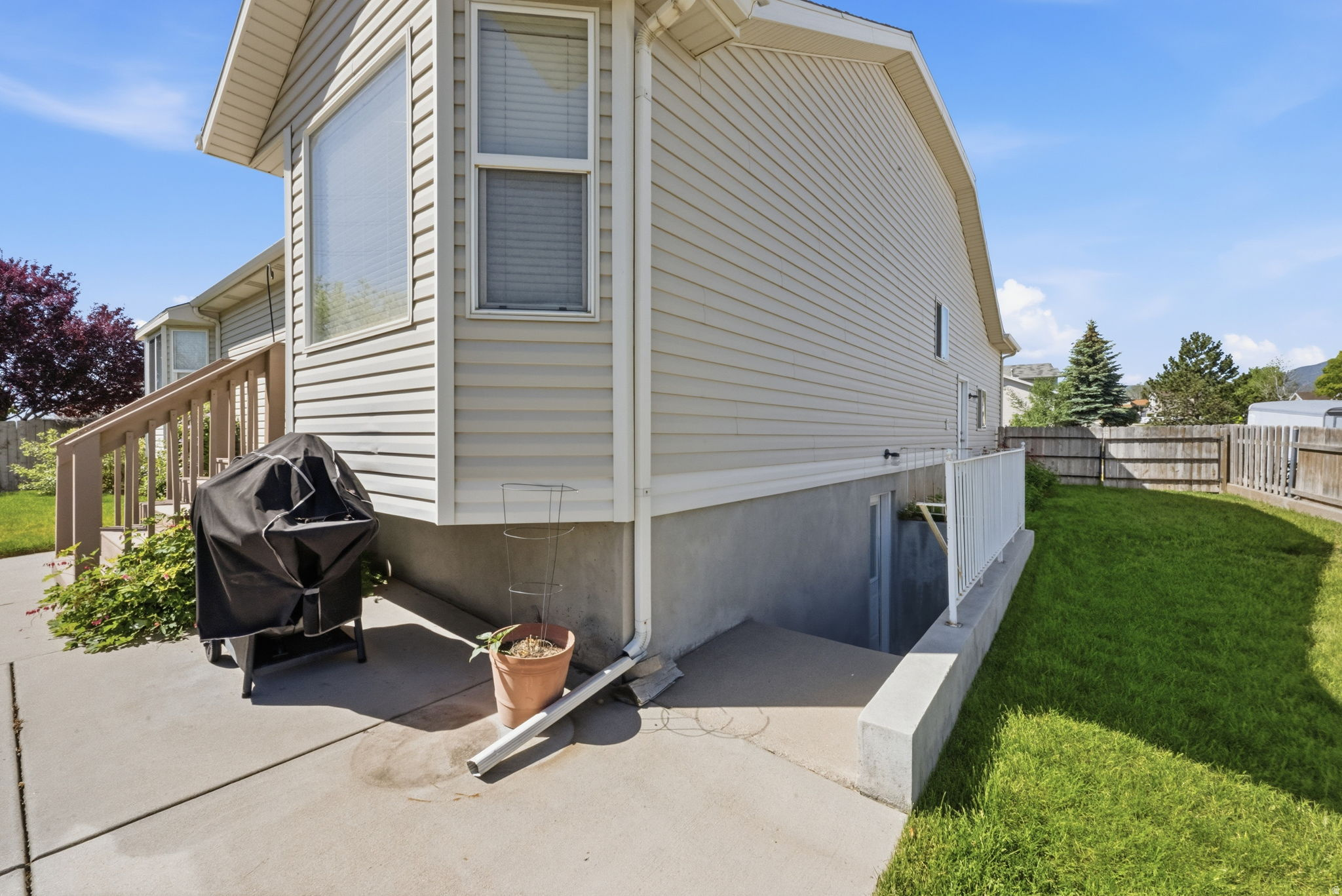DIAMOND SUMMIT - Residential