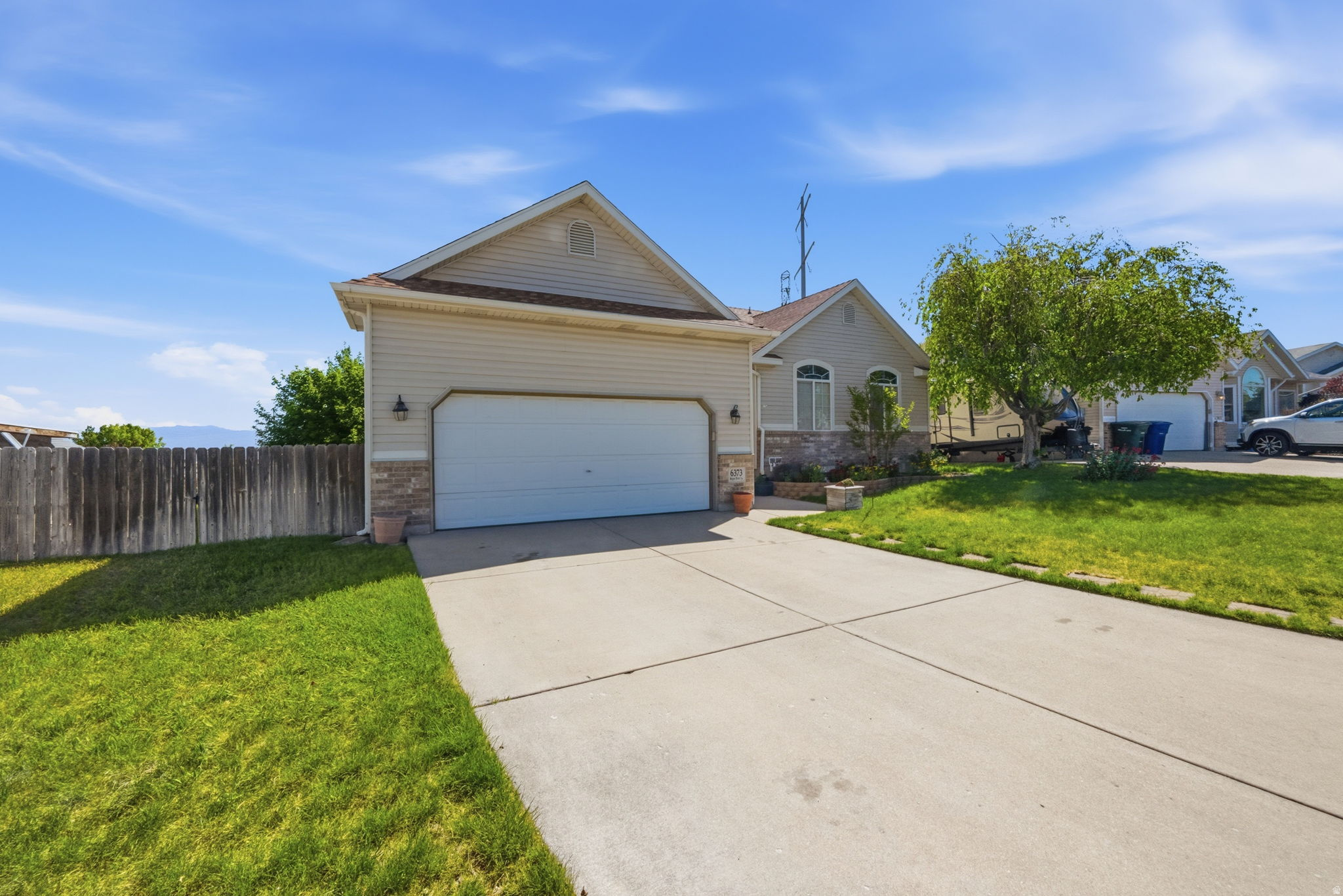 DIAMOND SUMMIT - Residential