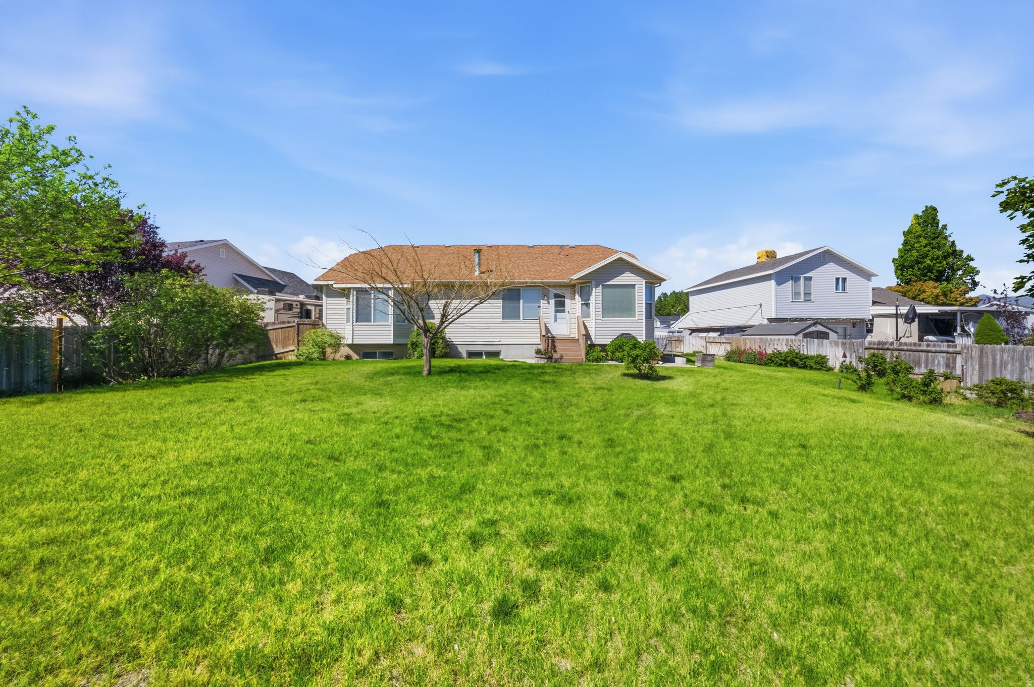DIAMOND SUMMIT - Residential