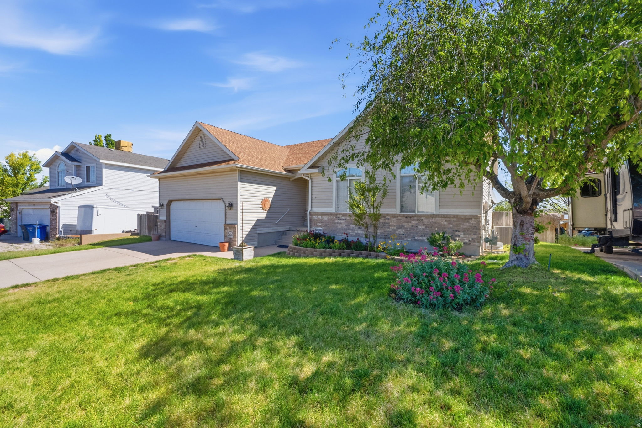 DIAMOND SUMMIT - Residential