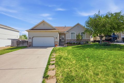 Photo of 6373 ROGUE RIVER LN, Salt Lake City, UT 84118 (MLS # 2158410)