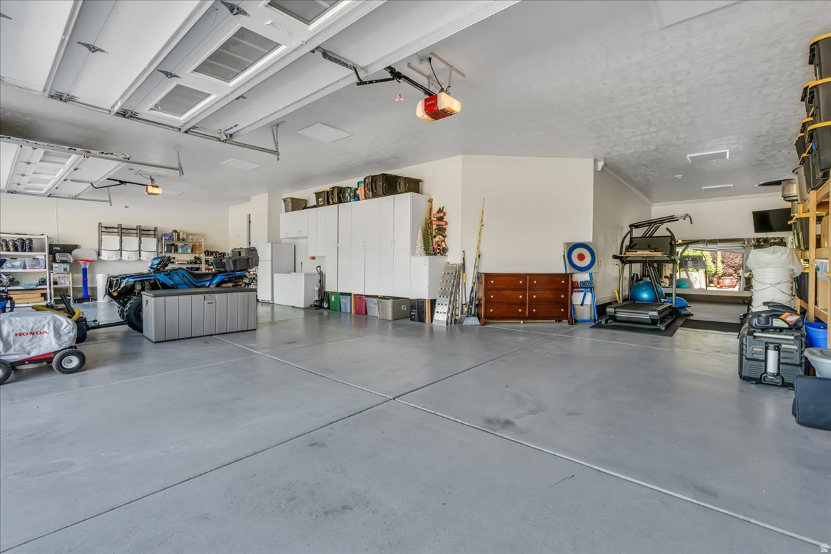 JONES MEADOW - Residential