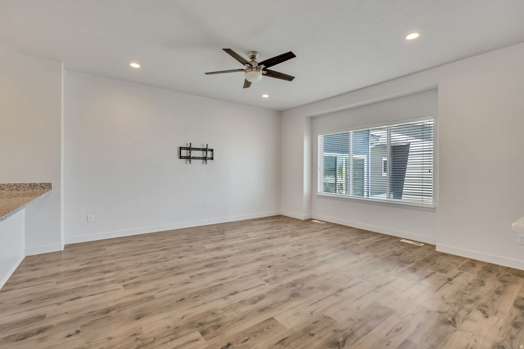 Photo of 986 W CYAN VALLEY WAY S, Bluffdale, UT 84065 (MLS # 2156840)