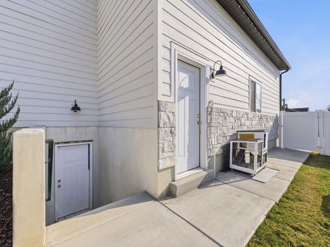 Tiny photo for 411 E DAYBREAK DR N, Pleasant Grove, UT 84062 (MLS # 2137791)