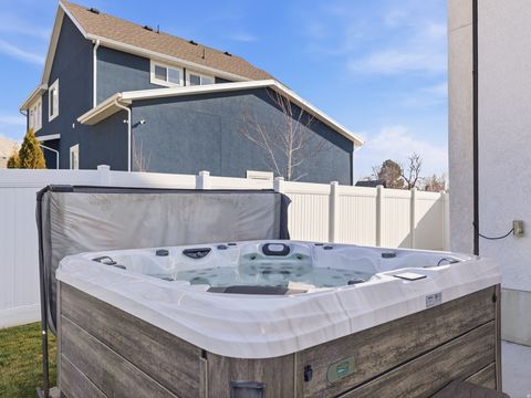 Tiny photo for 411 E DAYBREAK DR N, Pleasant Grove, UT 84062 (MLS # 2137791)