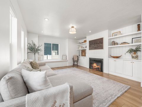 Tiny photo for 411 E DAYBREAK DR N, Pleasant Grove, UT 84062 (MLS # 2137791)