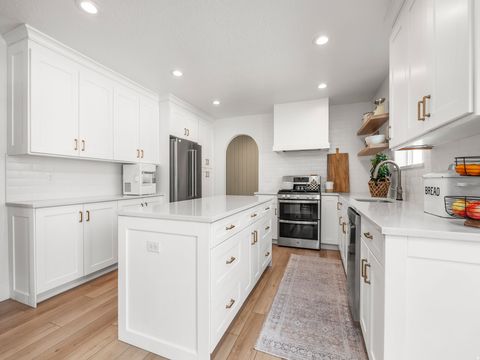 Tiny photo for 411 E DAYBREAK DR N, Pleasant Grove, UT 84062 (MLS # 2137791)