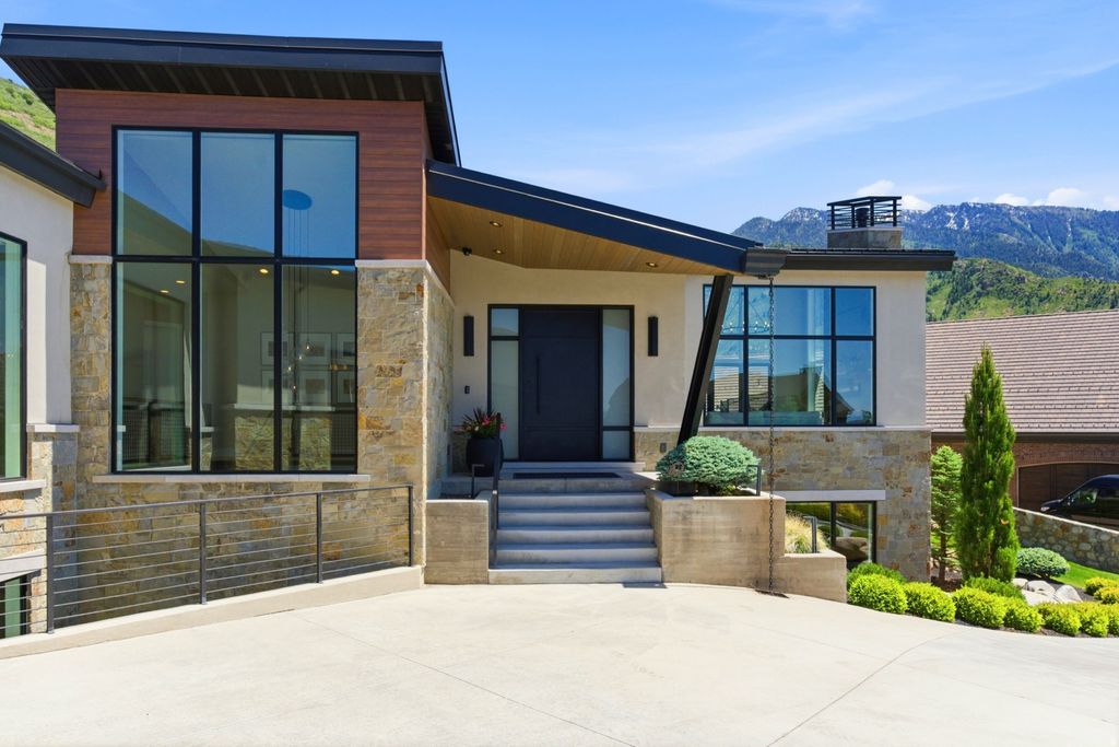Photo of 9391 S GRANITE VISTA DR, Cottonwood Heights, UT 84092 (MLS # 2165921)