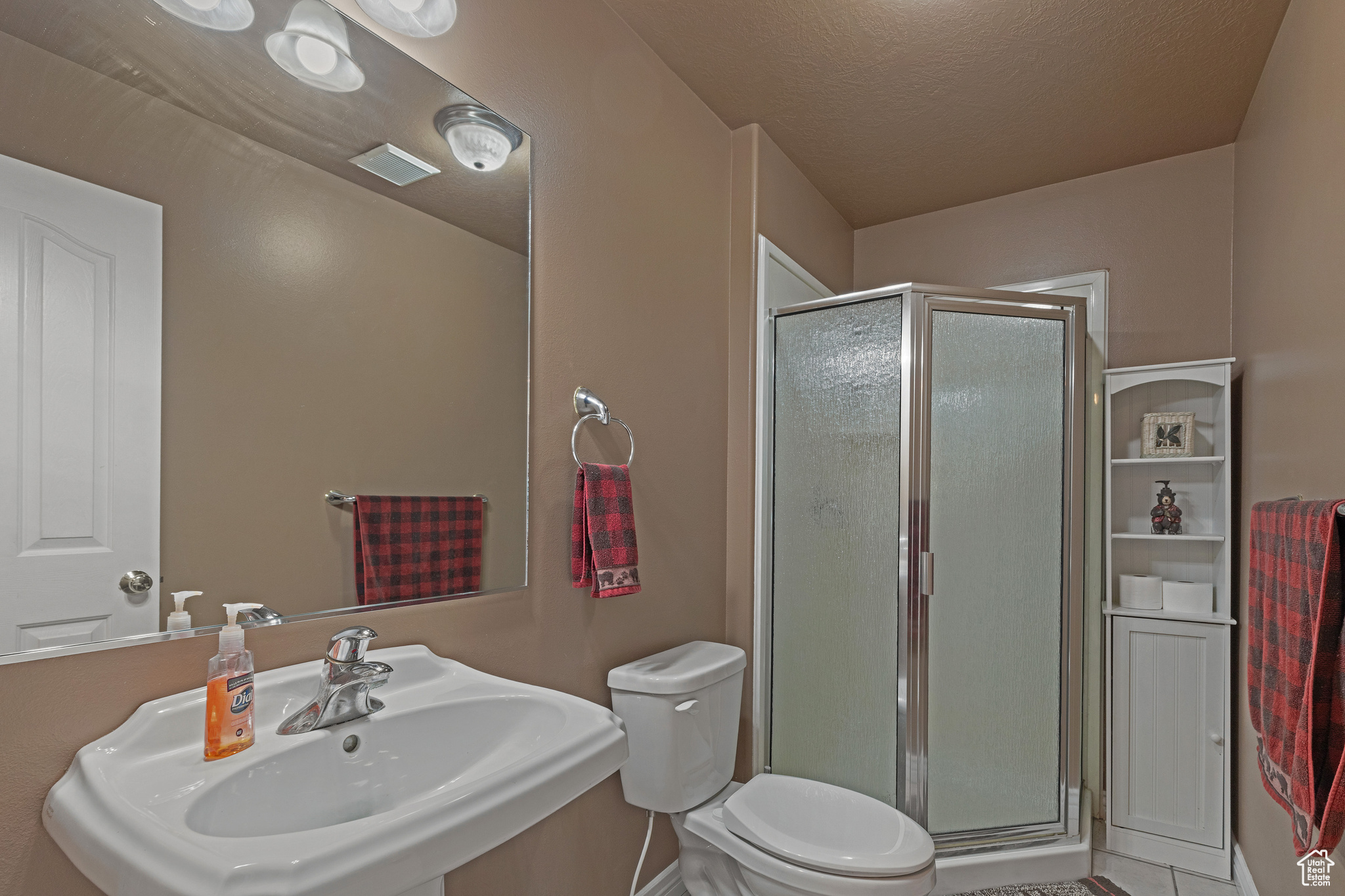 LAST CHANCE PH 1 LOT 8 - Residential