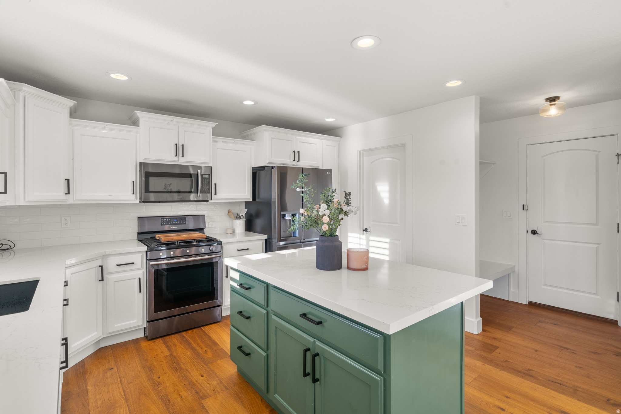 BRIDGEWAY ISLAND - Residential