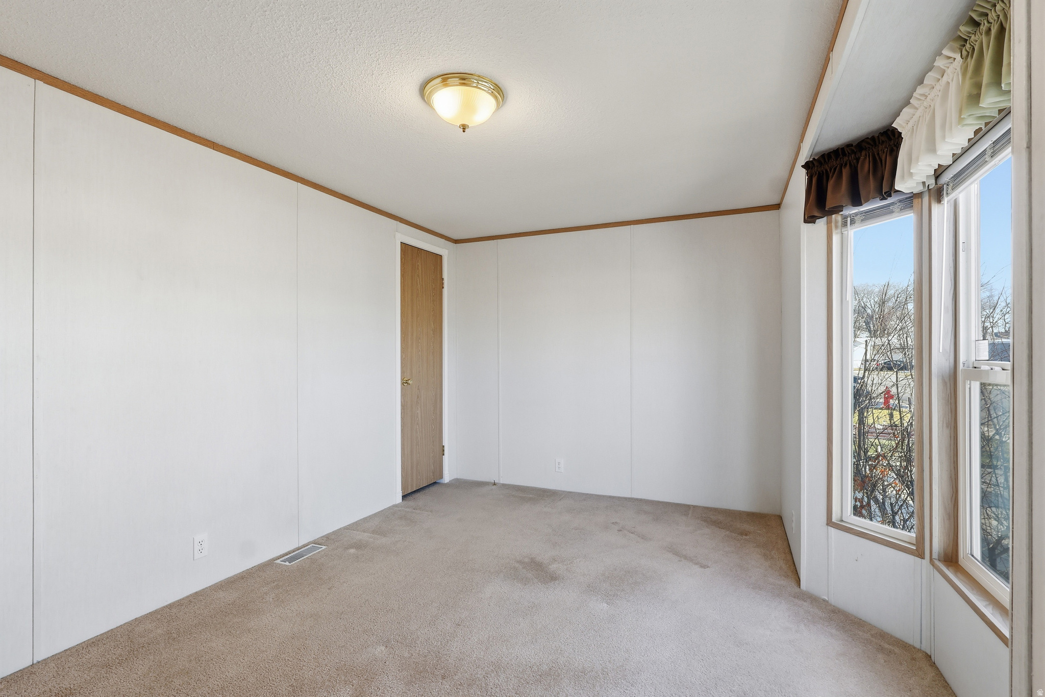 TOWN & COUNTRY ESTATES - Residential