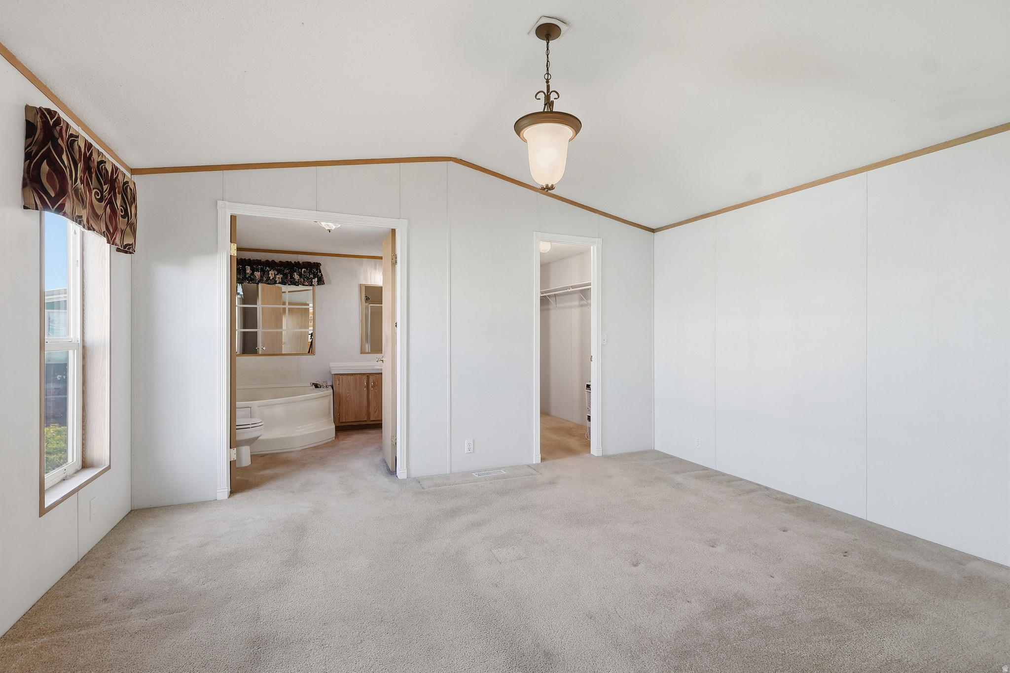 TOWN & COUNTRY ESTATES - Residential