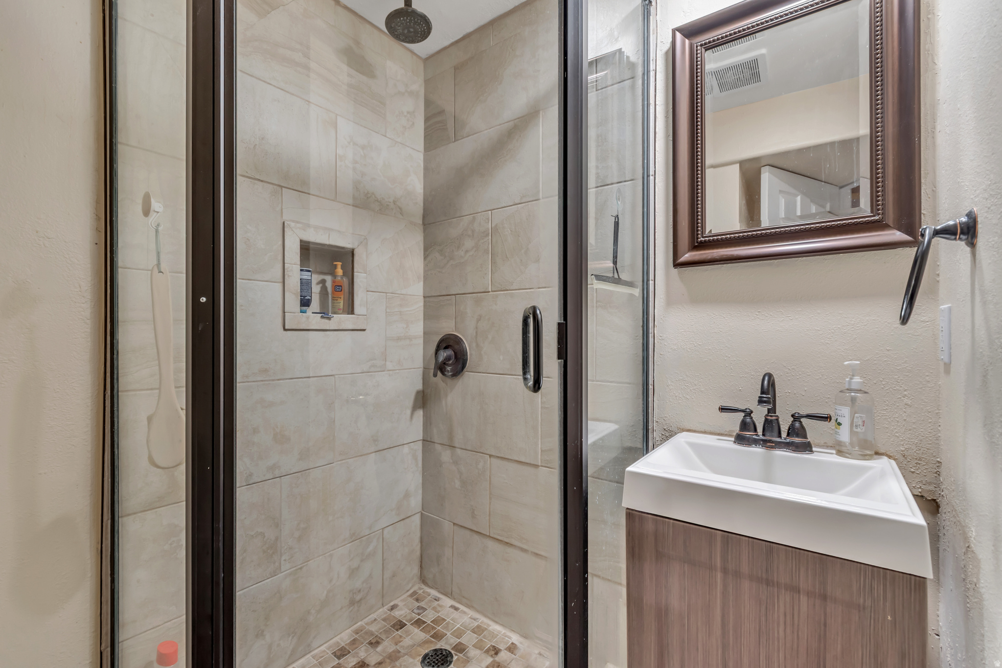 D&T HOMES - Residential