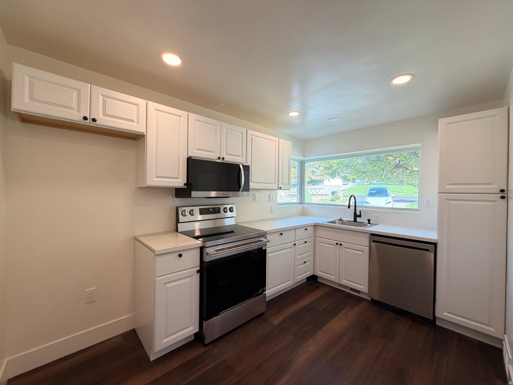Photo of 2928 S DAVIS BLVD, Bountiful, UT 84010 (MLS # 2185000)