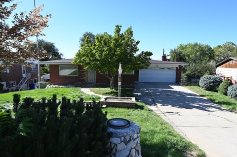 Photo of 2928 S DAVIS BLVD, Bountiful, UT 84010 (MLS # 2185000)