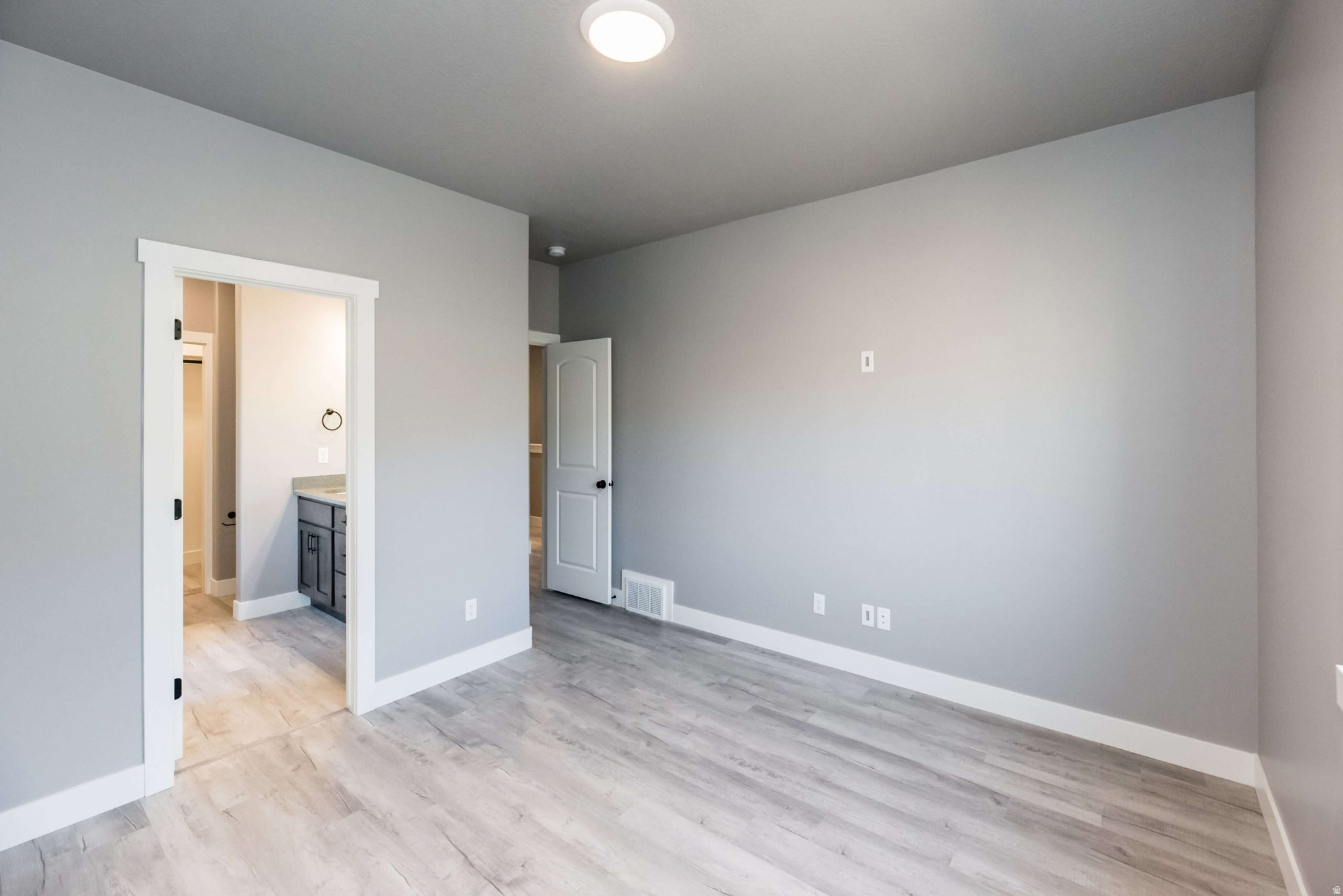 SMILING H - Residential