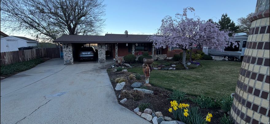 Homes Like this one don't come around very often! So many reasons to buy this home! Turn key with zero needs in the remodel department! Home has been meticulously maintained and boasts a very comfortable and peaceful feeling inside and out! 4 bed 2.5 bath with an extra room that doesn't have a closet! Many possibilities in the basement with separate parking and a full kitchen with a separate entrance! Pictures will tell the story here. Call TODAY!!