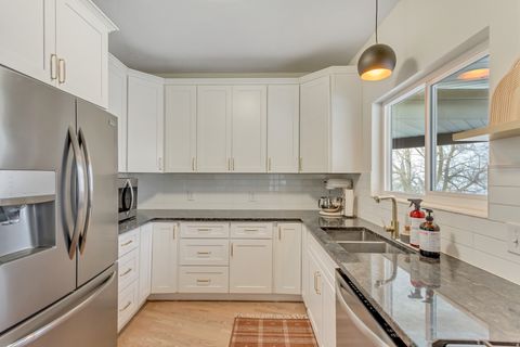 Tiny photo for 336 W 3500 S, Bountiful, UT 84010 (MLS # 2134545)