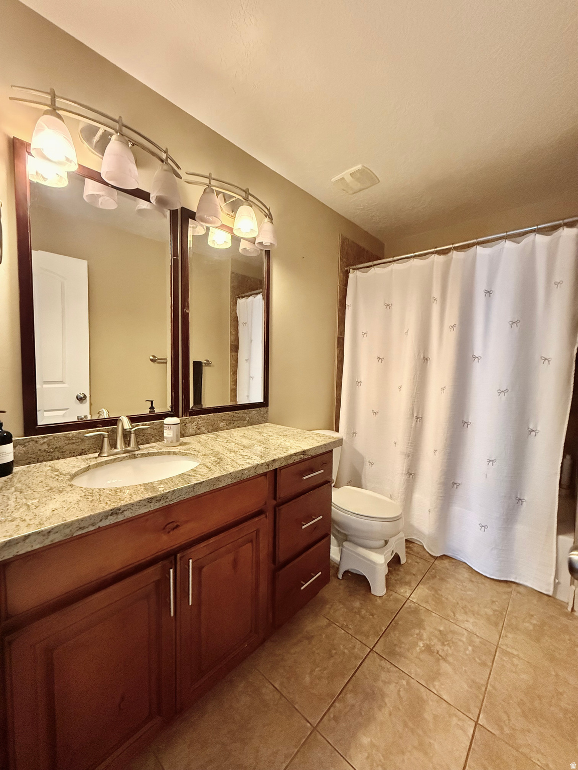 COVENTRY TOWNHOMES - Residential Lease