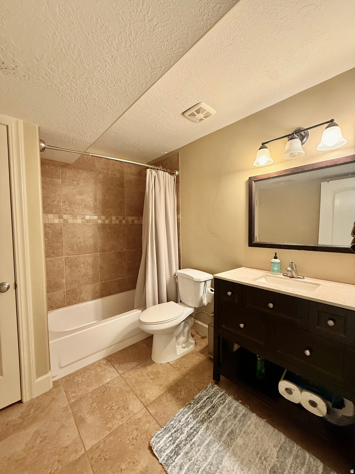 COVENTRY TOWNHOMES - Residential Lease