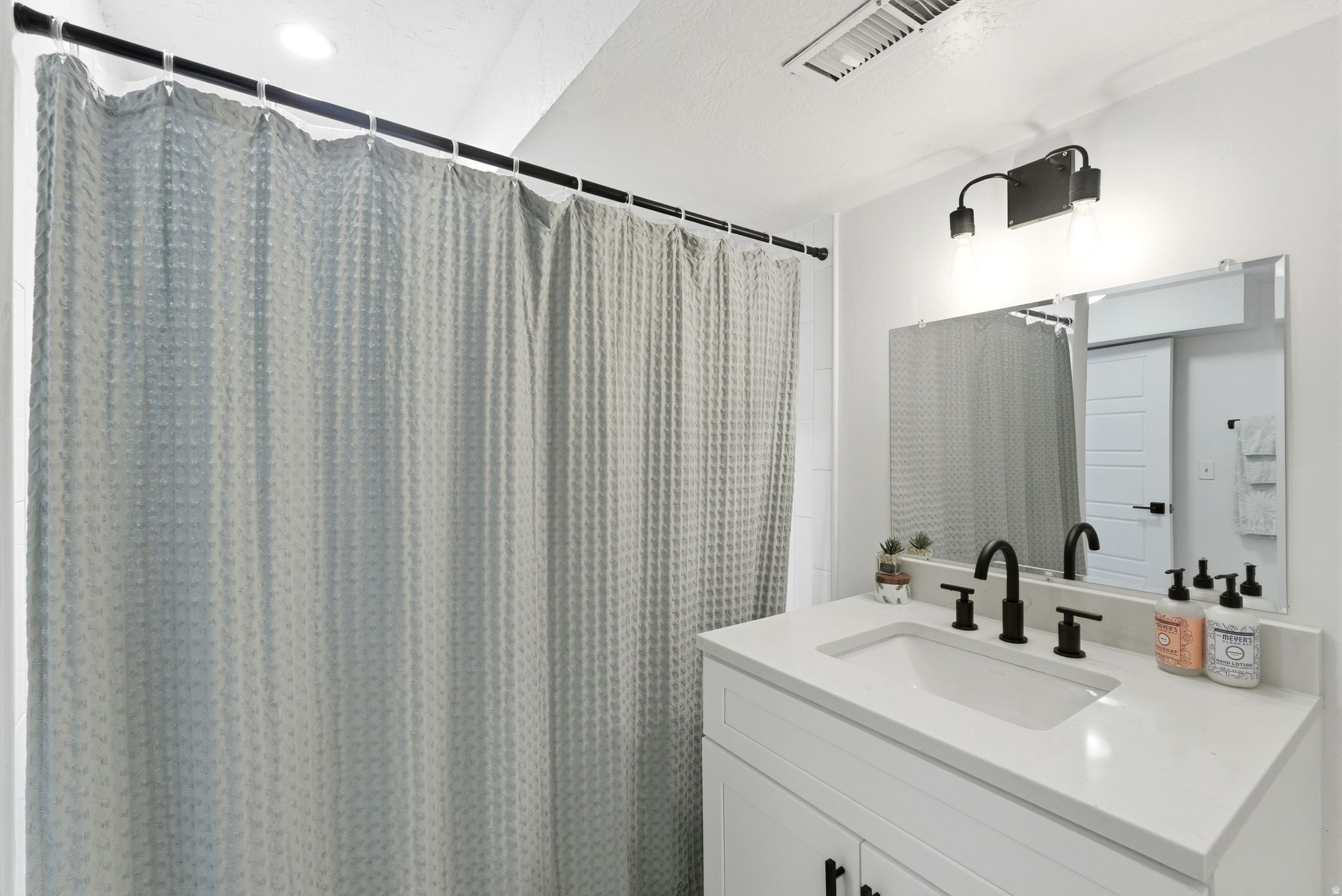 RIVIERA HEIGHTS - Residential