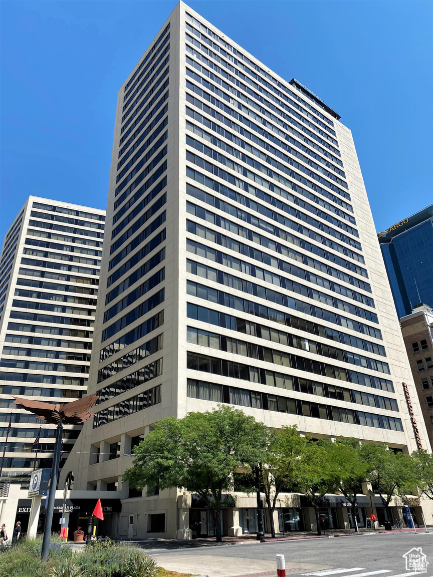 AMERICAN TOWERS NORTH TOWER - Residential