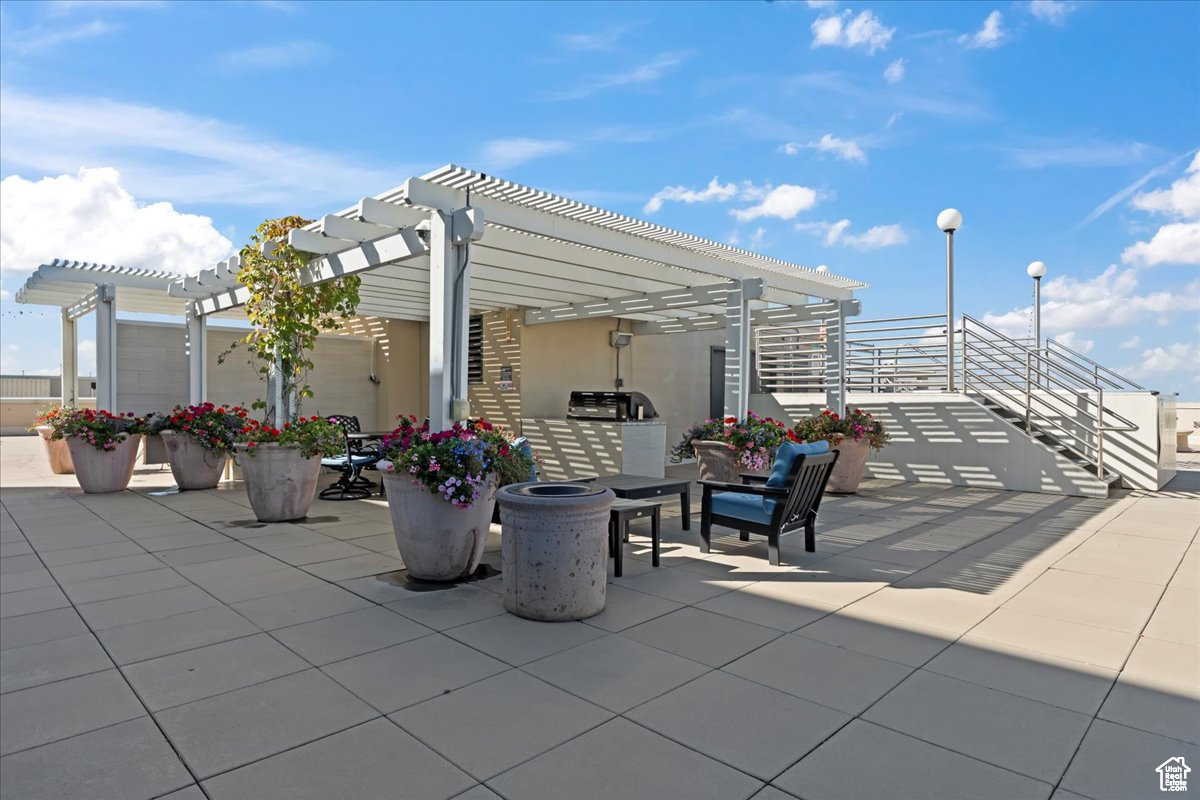 AMERICAN TOWERS NORTH TOWER - Residential