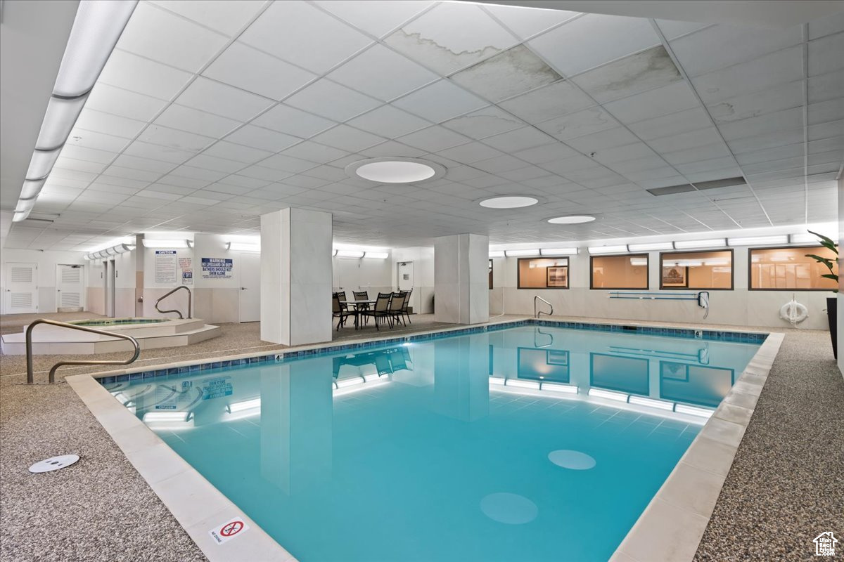 AMERICAN TOWERS NORTH TOWER - Residential