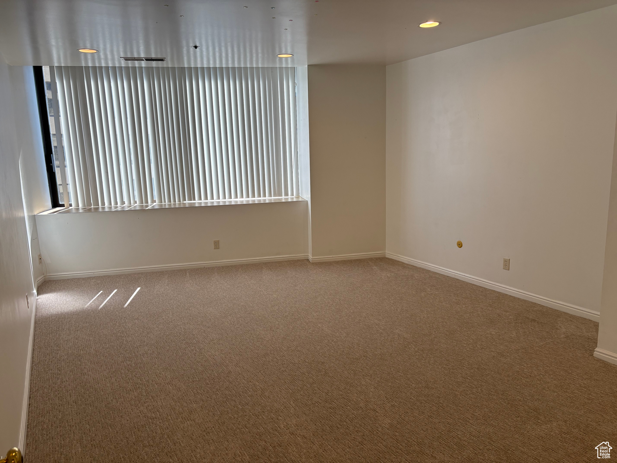 AMERICAN TOWERS NORTH TOWER - Residential