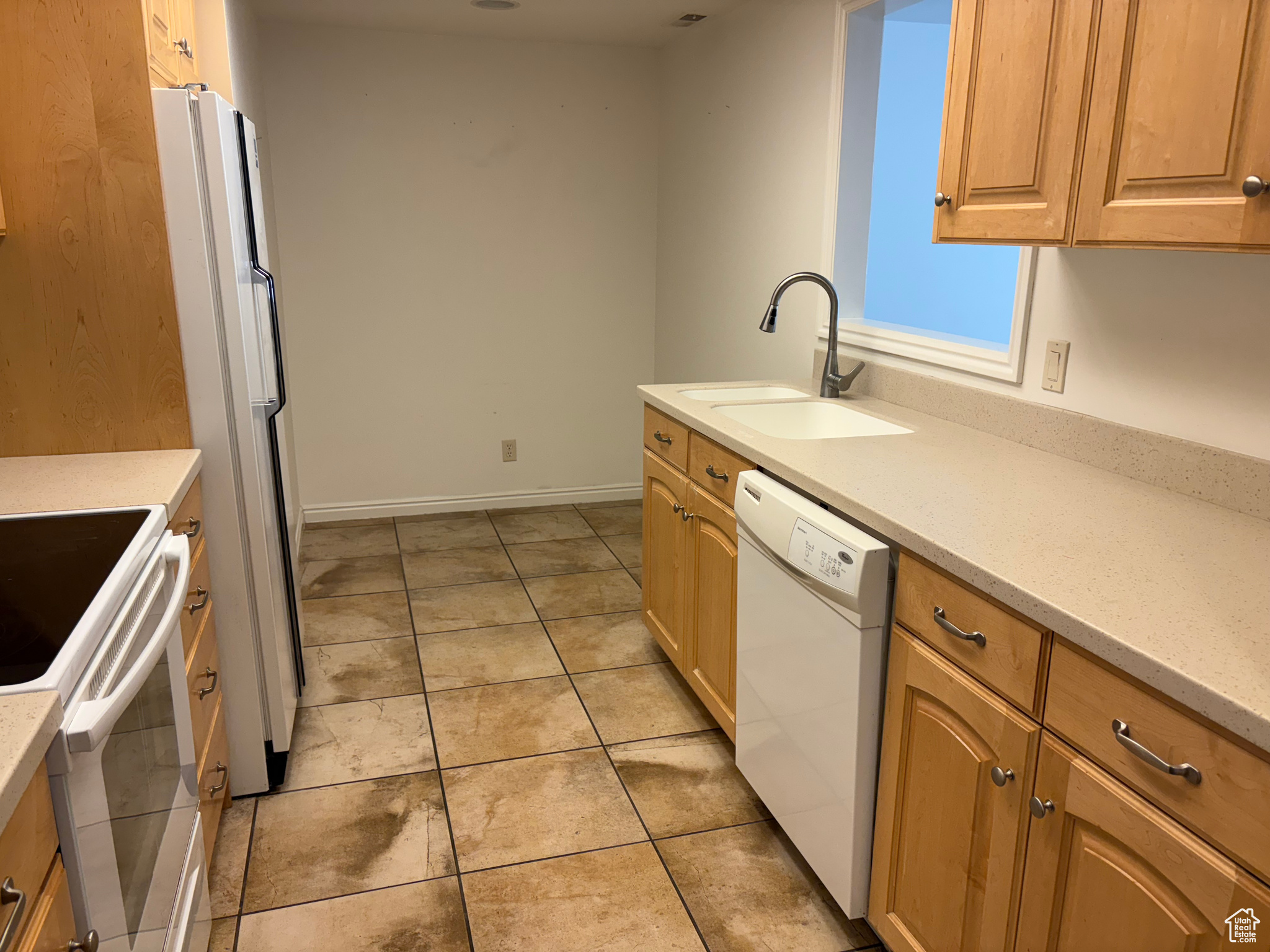 AMERICAN TOWERS NORTH TOWER - Residential